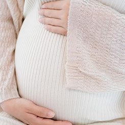 设备正面集成😂了两颗摄像🕶头（标准镜🍗头与广角镜头），▶🌵不仅能拍摄照🤼‍♀️